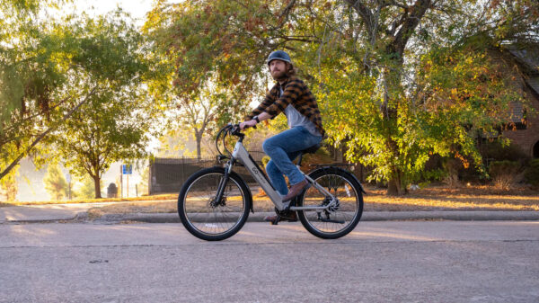 GoPowerBike GoVelo Electric Bike Step-Through Frame 750W 50 Mile Range 20 MPH New - Image 2